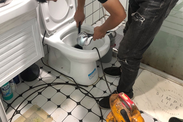 湘东马桶堵塞自己疏通还是找师傅？专业上门服务让你省时更省心